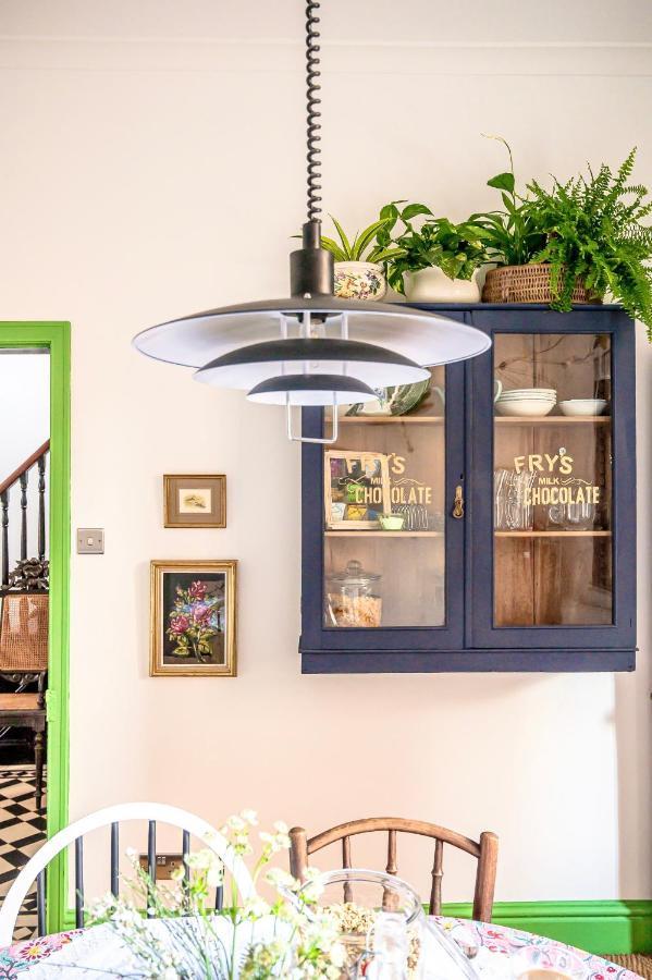 Menagerie House Luxury Cottage, Walk Score 98 Holiday home *