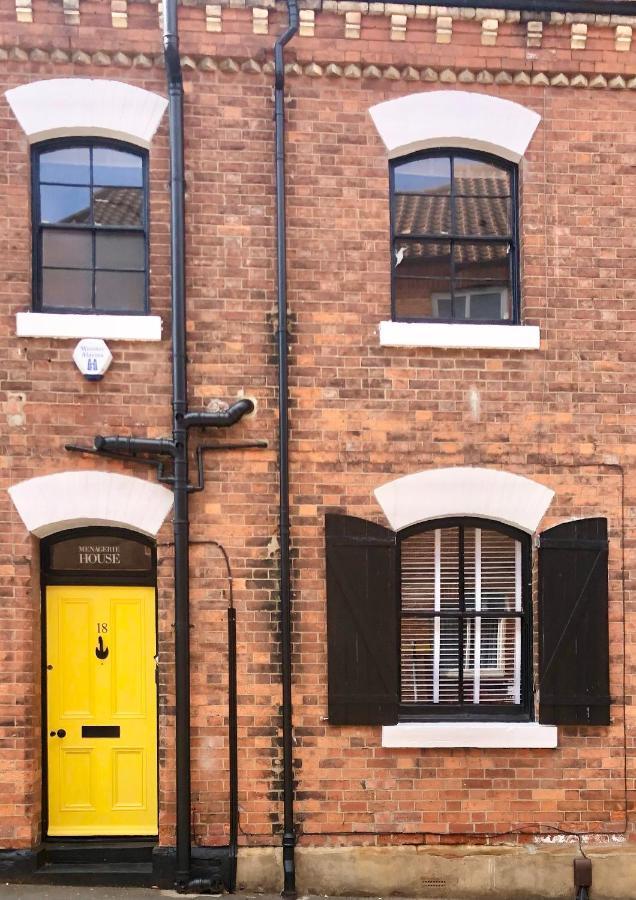 Menagerie House Luxury Cottage, Walk Score 98 Holiday home *