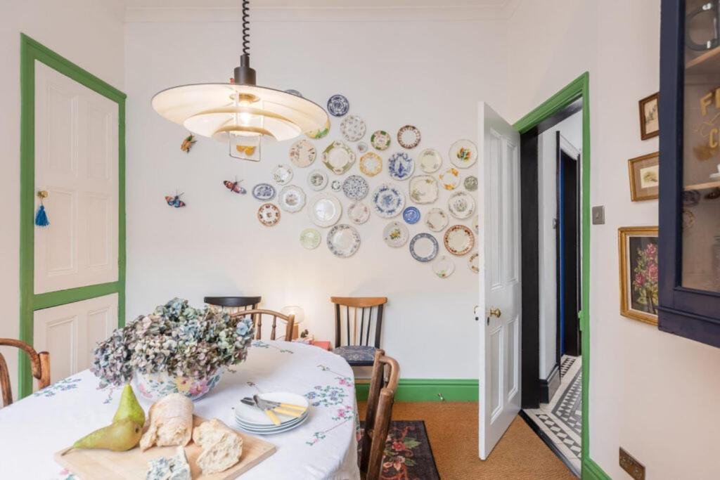 Menagerie House Luxury Cottage, Walk Score 98 Holiday home York