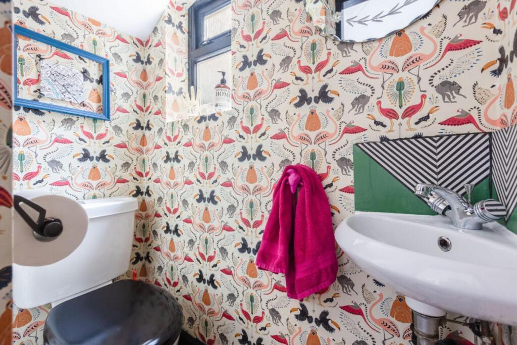 Holiday home Menagerie House Luxury Cottage, Walk Score 98 *