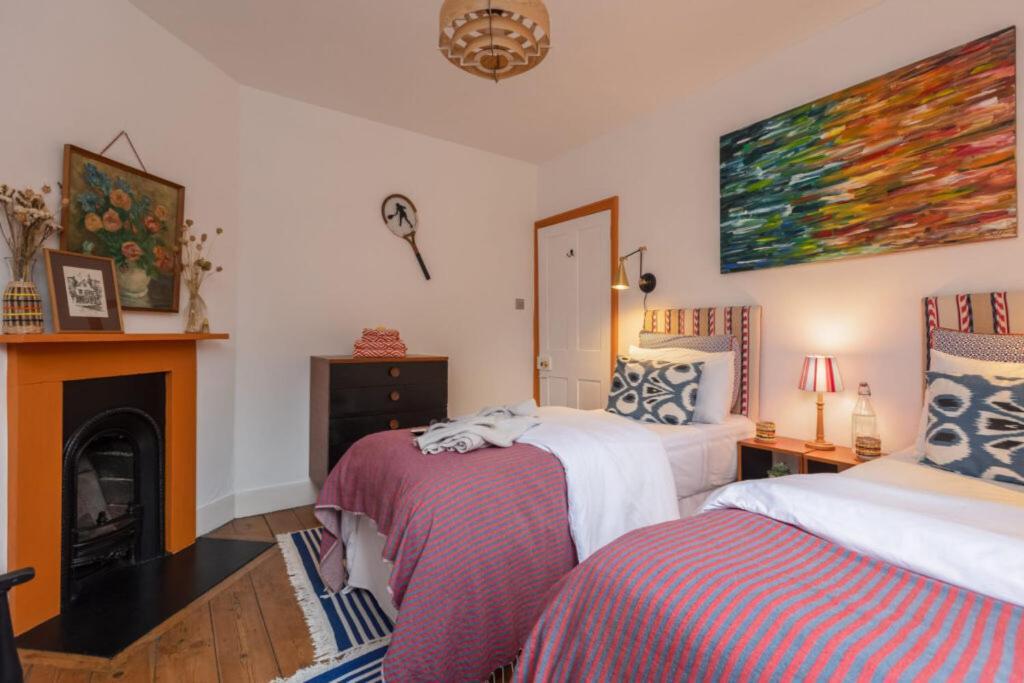 Menagerie House Luxury Cottage, Walk Score 98 Holiday home